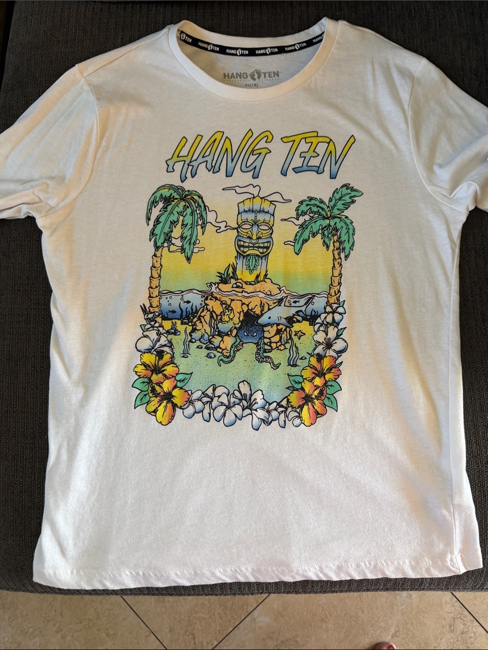 Hang Ten White Tropical Tiki Graphic Teen Boys size 18 like new